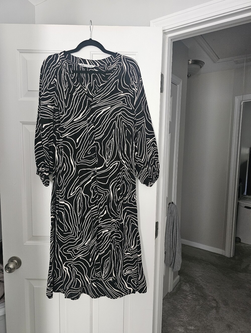 Zara Black and White Abstract Midi Dress Size XL